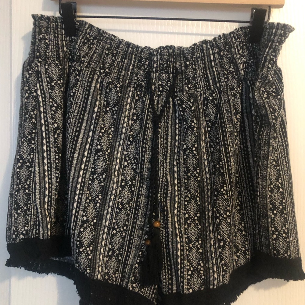 New. No rag. No Bounderies Black and White Patterned Shorts size XXXL 3X